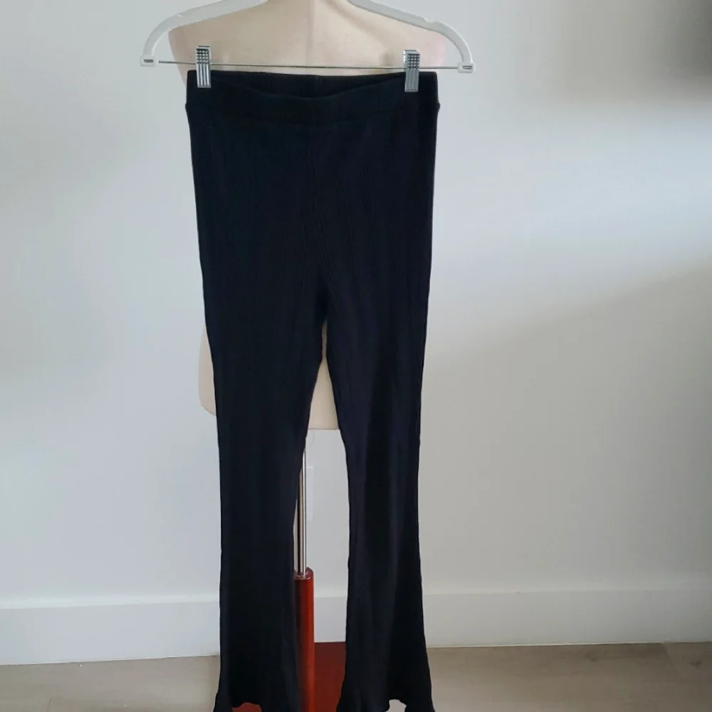 Zara women’s  Black Ribbed knit Pants size L flare hem elastic waist NWOT